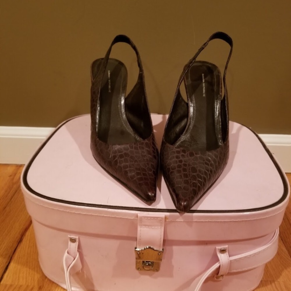 Stunning Banana Republic Sling Back Heels